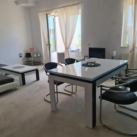 Bridge And Beach Διαμέρισμα Τρογκίρ